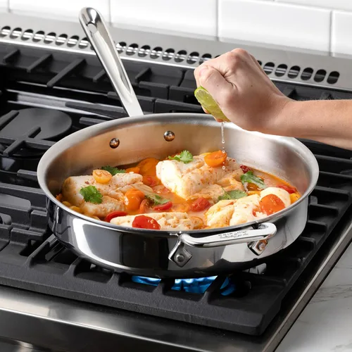 Miniatura 6 de Juego de ollas de acero inoxidable All-Clad D3 - Juego de 10 piezas de ollas y sartenes, apto para inducción, horno a 600F, incluye sartenes