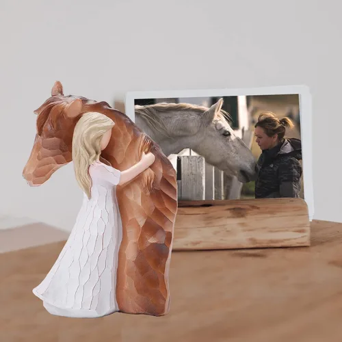 Miniatura 5 de Estatua de niña abrazando un caballo decorativa - Figura esculpida pintada a mano, regalos para mujeres y amantes de los caballos - Figura