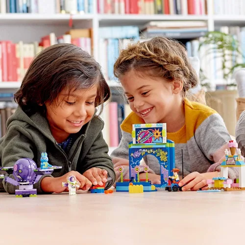 Miniatura 2 de LEGO Disney Pixar Toy Story 4 Buzz Lightyear y Woody’s Carnival Mania 10770 Kit de Construcción, Set de Juego de Carnaval con Juego de Tiros