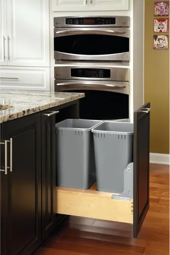Miniatura 6 de Rev-A-Shelf Botes de basura dobles extraíbles de 50 cuartos de galón para debajo del gabinete con sistema de deslizamiento suave de apertura