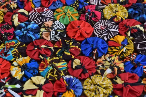 Miniatura 3 de TEMBO AFRICA - Salvamanteles hechos a mano con tapas de botellas recicladas de 10 pulgadas, tamaño grande, multicolor Handmade From Africa