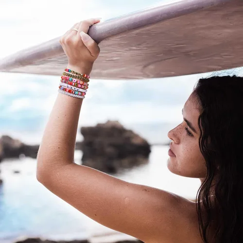 Miniatura 2 de Pulsera elástica de cuentas Surfer para mujer, juego de cuentas coloridas ajustables, pulseras Y2K con dije de corazón y estrella, para verano