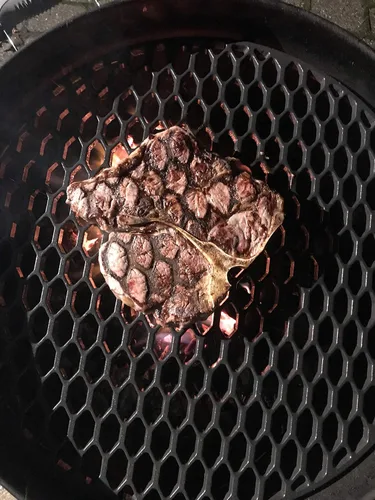 Miniatura 4 de Rejilla de hierro fundido para parrilla Weber de 22 pulgadas. Funciona con hervidor de agua Weber. Weber Performer, parillas barril.