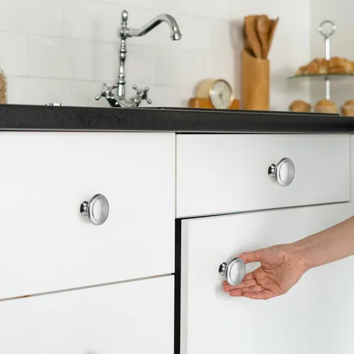 Miniatura 6 de Bememo Paquete de 100 pomos para gabinetes de cocina, asas redondas plateadas para cajones, aparadores y gabinetes, accesorios duraderos