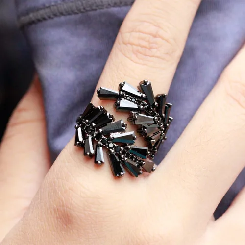 Miniatura 3 de Lavencious Anillo de moda de cóctel artístico, tamaño ajustable de 6 a 8.5 circonitas cúbicas