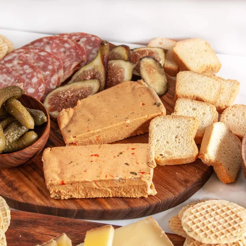 Miniatura 5 de igourmet Cesta de regalo gourmet francesa: una caja de regalo de ensueño para amantes de la cocina francesa con quesos franceses, carnes y delicias.