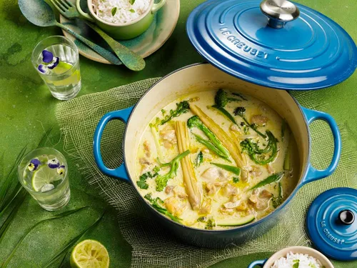 Miniatura 6 de Le Creuset Horno holandés redondo de hierro fundido esmaltado, 4.5 cuartos de galón, Marsella Marseille
