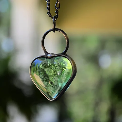 Miniatura 3 de Handmade Glass Chunky Heart Necklace