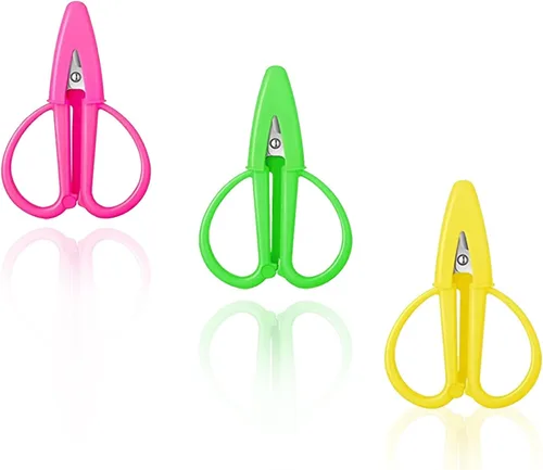 Juego de 3 mini tijeras – Tijeras pequeñas de viaje con tapa, tijeras portátiles para costura, manualidades e hilo, colores surtidos