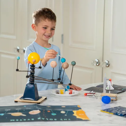Miniatura 2 de KiwiCo - Kit de inicio de astronauta, juguete de aprendizaje espacial y ciencia y regalo para niños, a partir de 5 años