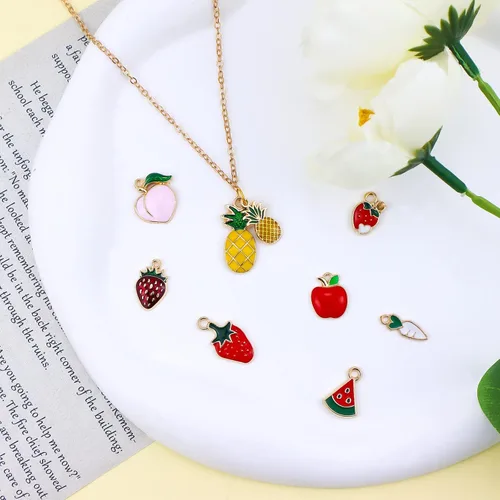 Miniatura 5 de JIALEEY 60 dijes de frutas chapados en oro surtidos esmaltados mezclados con manzana, plátano, piña, fresa, uva, melocotón, colgante, bricolaje