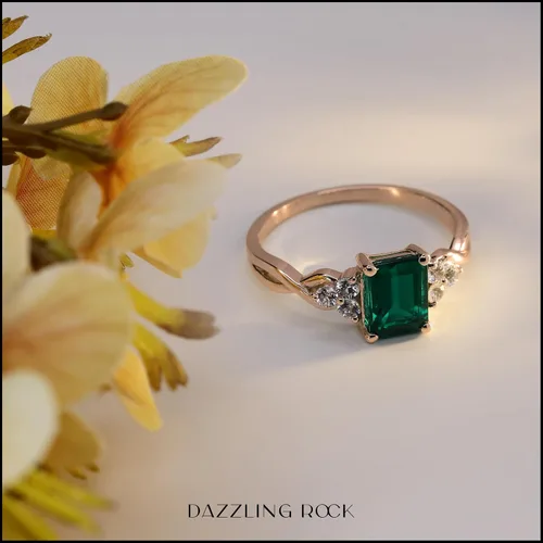 Miniatura 20 de Dazzlingrock Collection Anillo de compromiso con forma de esmeralda de 0.315 x 0.236 in creado en laboratorio y zafiro blanco redondo de 0.087 in