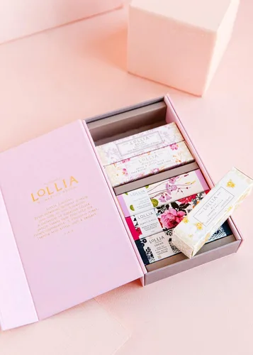 Miniatura 2 de Set de regalo de crema de manos LOLLIA Petite Treat con Always in Rose, Breathe, Dream, Relax, This Moment & Wish, crema de manos perfumada