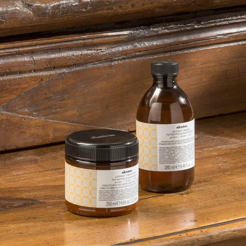 Miniatura 6 de Davines Champú alquimico, limpieza segura para cabello teñido, 6 tonos vibrantes para iluminar e intensificar Dorado
