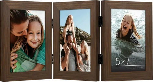 Miniatura 29 de Armazón de fotos con bisagra y frente de vidrio. Fabricado para exhibir dos fotos de 4 x 6 pulgadas, se para de manera vertical en el escritorio