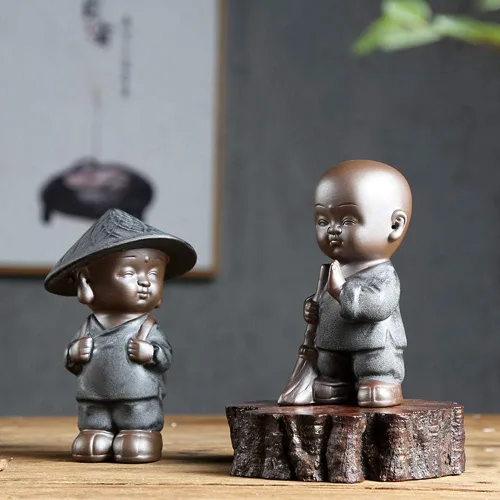 Miniatura 3 de KJYHXX Little Cute Monk - Figuras de cerámica – Adorables estatuas de monje de porcelana marrón (estilos de escoba/personal/bolsa) – Escritorio