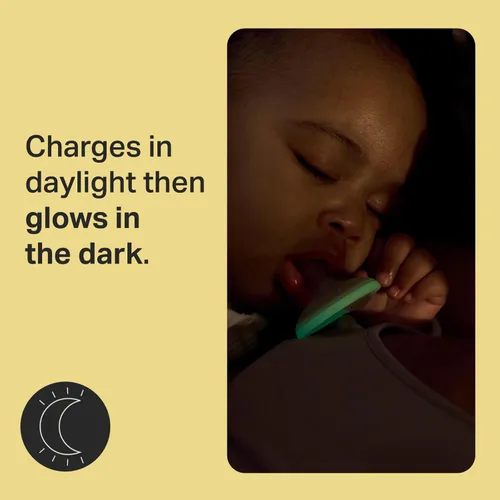 Miniatura 2 de Tommee Tippee Chupete Nocturno Similar al Pecho para Recién Nacidos, 0-6 Meses, Bolsita Similar al Pecho, Chupetes Sin BPA, Tecnología que Brilla