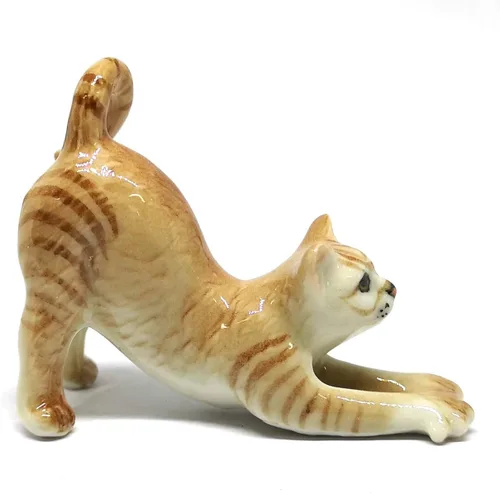 Miniatura 2 de Figura coleccionable en miniatura de cerámica marrón lindo gato estatuilla casa de muñecas hecha a mano