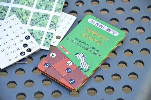 Miniatura 5 de The Purple Cow - Sudoku. Caja de juego magnética para niños y adultos. Resuelve rompecabezas duros y domina tu mente.