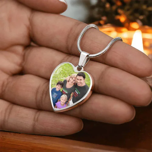 Miniatura 4 de Collar de corazón de plata con foto personalizada pon tu imagen favorita en esta joyería con tu mensaje personalizado grabado como un regalo