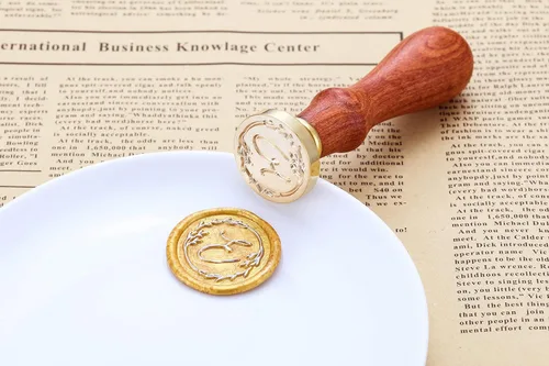 Miniatura 7 de Yoption Sello de cera con letra E escrita a mano, alfabeto inicial vintage con sello de cera de sellado de rama de olivo