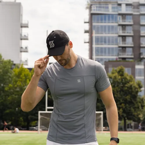 Miniatura 11 de SAAKA Sombrero de rendimiento para hombres y mujeres. Ajustable, absorbe el sudor. Golf, tenis, correr y deportes.