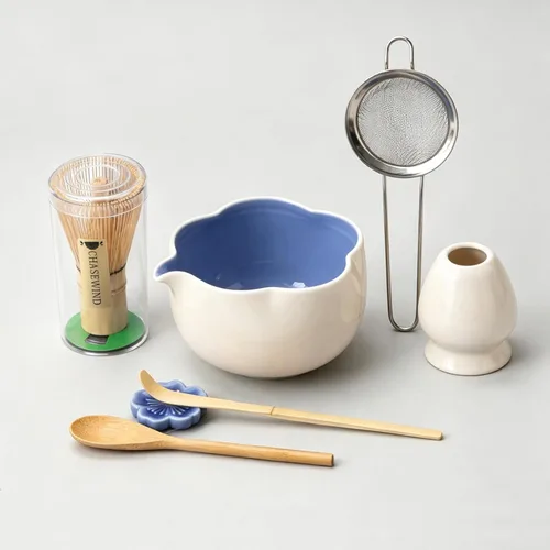 Miniatura 11 de Juego de Matcha, Juego de Matcha de Cerámica Floral de 8 Piezas con Batidor de Matcha, Soporte, Cuchara, Reposa-cuchara, Colador, Cuchara y Paño