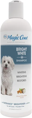 Four Paws Magic Coat - Champú blanqueador blanco brillante para perros con abrillantador Natriance, lavado de perro iluminador, elimina las manchas
