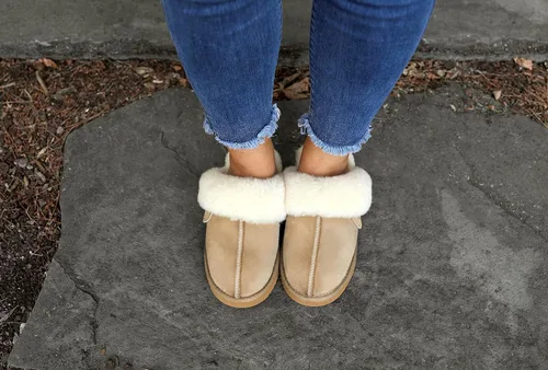 Miniatura 5 de Dearfoams Women's Fireside Sydney Shearling Fur IndoorOutdoor Scuff Slipper with Wide Widths