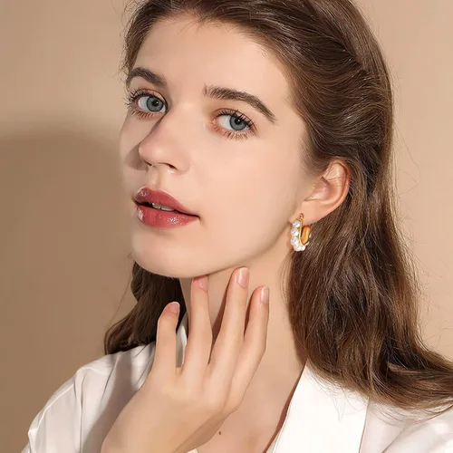 Miniatura 3 de Aretes de aro de perlas para mujer, chapados en oro de 14 quilates, aretes de perlas ligeras de perlas blancas, aretes gruesos