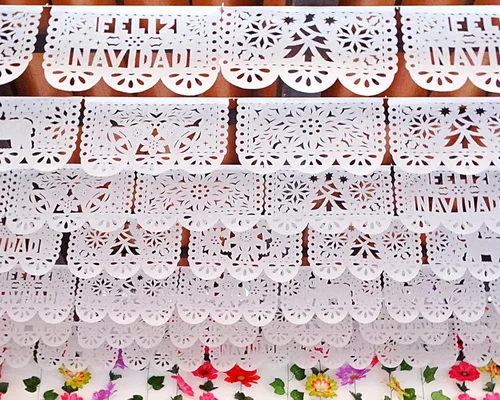 Miniatura 9 de Decoración de Feliz Navidad, papel picado mexicano blanco, paquete de 5 carteles de Feliz Navidad para fiesta de Navidad, hecho de papel de seda