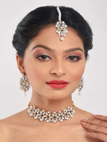 Miniatura 4 de Efulgenz Indian Jewelry Crystal Choker Faux Pearl Floral Necklace Earrings Maang Tikka Bollywood Wedding Bridal Jewelry Set for Women