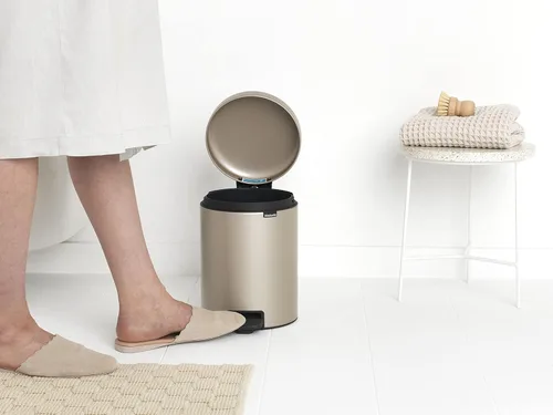 Miniatura 10 de Bolsas de basura Brabantia PerfectFit (Tamaño W/1.3 Gal) Bolsas de basura gruesas de plástico con asas de cordón (40 bolsas)