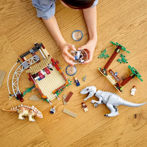 Miniatura 6 de LEGO Jurassic World Indominus rex vs. Ankylosaurus 75941 Impresionante juguete de construcción de dinosaurios para niños, con minifiguras