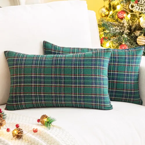 Miniatura 22 de AQOTHES Juego de 2 fundas de almohada decorativas a cuadros de Navidad para decoración rústica de casa, tartán escocés, verde, 22 x 22 pulgadas