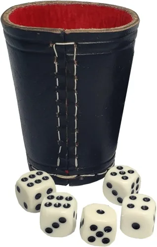 Cyber-Deals - Taza compacta de cuero genuino para dados + dados con bolsa de almacenamiento de terciopelo negro (negro con copa de forro rojo, dados