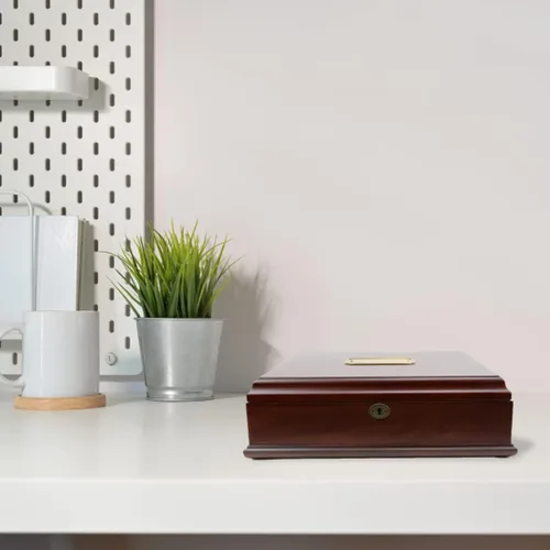 Miniatura 6 de Caja de madera estilo antiguo para tesoros y recuerdos con cierre en latón