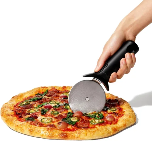Miniatura 2 de OXO Good Grips - Rueda y cortador de pizza de 3.5 pulgadas