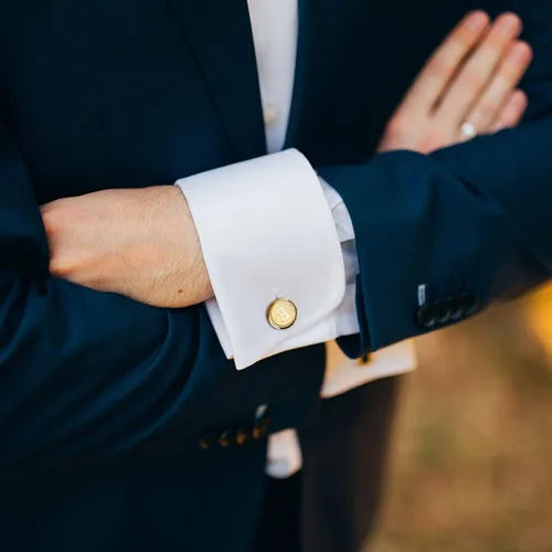 Miniatura 4 de LOYALLOOK Gemelos de oro con inicial para hombre, gemelos de cobre personalizados, gemelos de letra, regalo para novio, marido, padre, novio