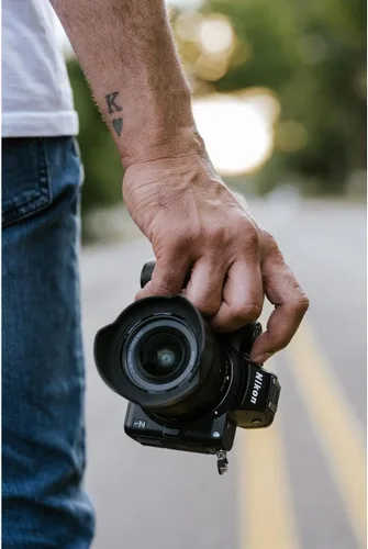 Miniatura 6 de Nikon Z 5 con lente zoom compacta Nuestra cámara de fotos/vídeo sin espejo de fotograma completo más compacta con lente zoom de 24-50mm