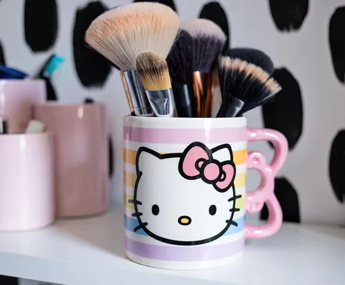Miniatura 6 de Silver Buffalo Sanrio Hello Kitty Puntos Arcoíris 3D Taza de cerámica esculpida con asa con forma de arcoíris, 20 onzas Sanrio Hello Kitty Rainbow
