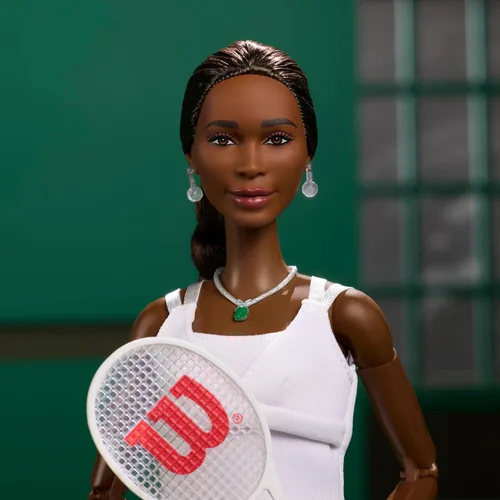 Miniatura 3 de Serie Barbie Inspiring Women, muñeca de moda Venus Williams con uniforme de tenis característico y raqueta, incluye embalaje para exhibir