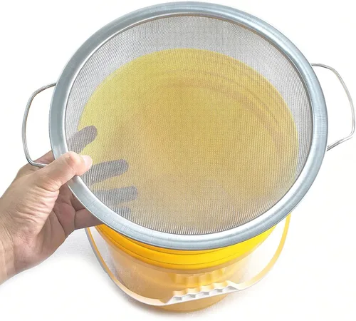 El colador de pintura de malla de acero inoxidable 60 se adapta perfectamente a más de un cubo de 5 galones y filtra las partículas de casi