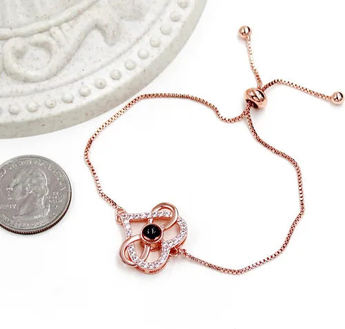 Miniatura 5 de Pulsera ajustable de cadena de plata/oro rosa, 4 dijes de corazón diferentes en 100 idiomas con texto en inglés "Say I Love You", pulsera