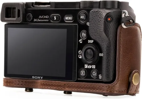 Miniatura 7 de MegaGear "Ever Ready" - Funda de piel para cámara, fácil de instalar, trípode y accesorio periférico, compatible con Sony Alpha A6000, A6300