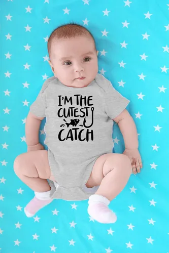 Miniatura 16 de CBTwear Traje de bebé con texto en inglés «I'm the Cutest Catch», adorable mameluco para niño y niña, divertido y lindo traje infantil