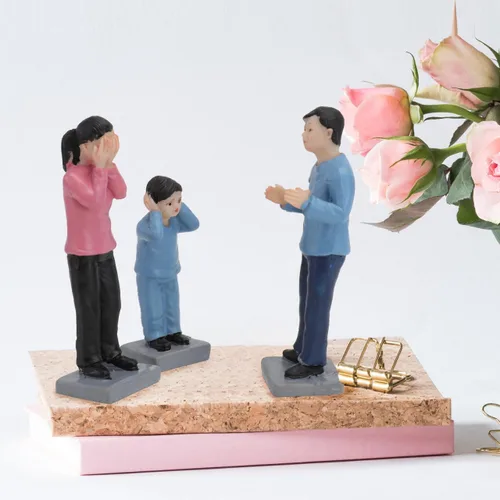 Miniatura 3 de Kisangel Juego de figuras pequeñas pintadas de 1.18 pulgadas con temática de disputas familiares, para decoración de jardín y juguetes para niños