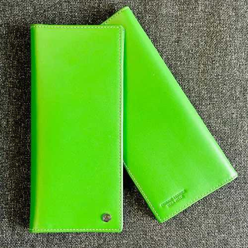 Miniatura 4 de Pacer Go Cartera de viaje larga delgada con bloqueo RFID de cuero genuino, Verde, Minimalista