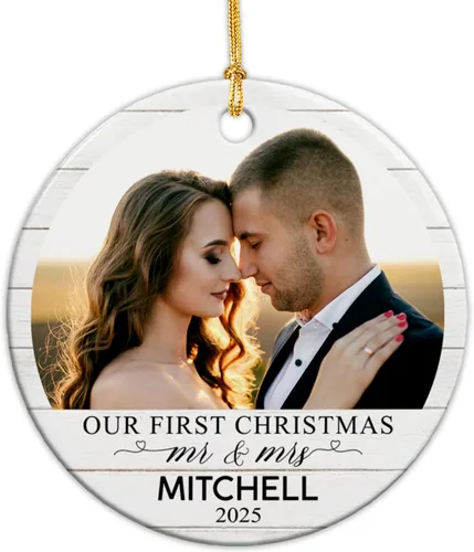 Miniatura 23 de Adorno de cerámica personalizable con texto en inglés «Our First Christmas Together As Mr and Mrs 2024», adorno personalizado para parejas recién