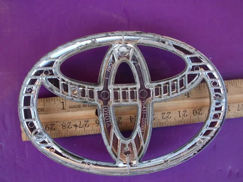 Miniatura 2 de TOYOTA Accesorios originales 75431-02080 Emblema para puerta trasera
